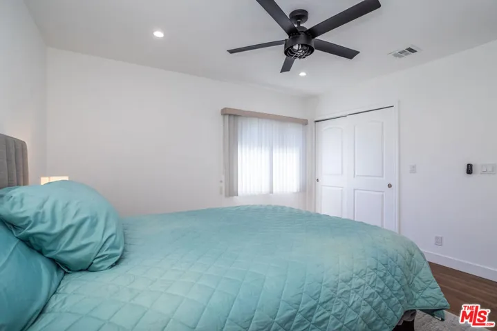 9806 S Van Ness Avenue, Los Angeles, California 90047