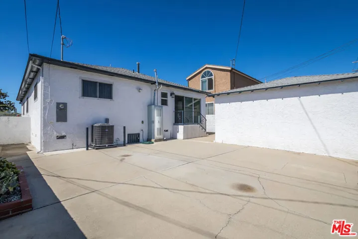 9806 S Van Ness Avenue, Los Angeles, California 90047