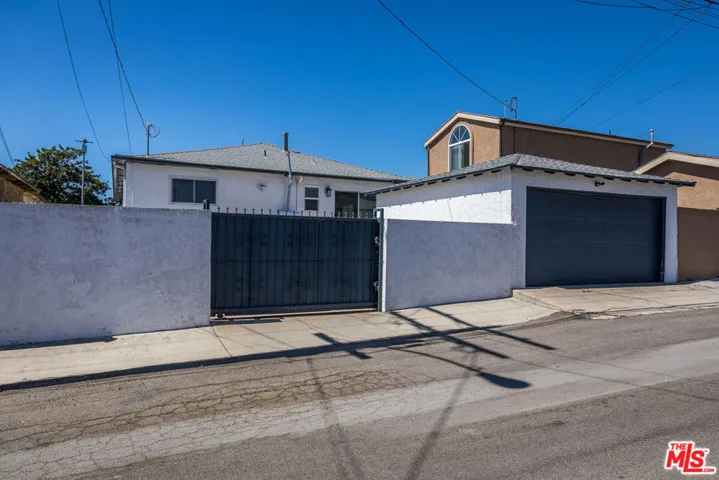 9806 S Van Ness Avenue, Los Angeles, California 90047