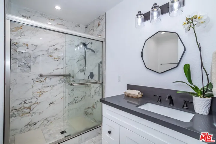9806 S Van Ness Avenue, Los Angeles, California 90047