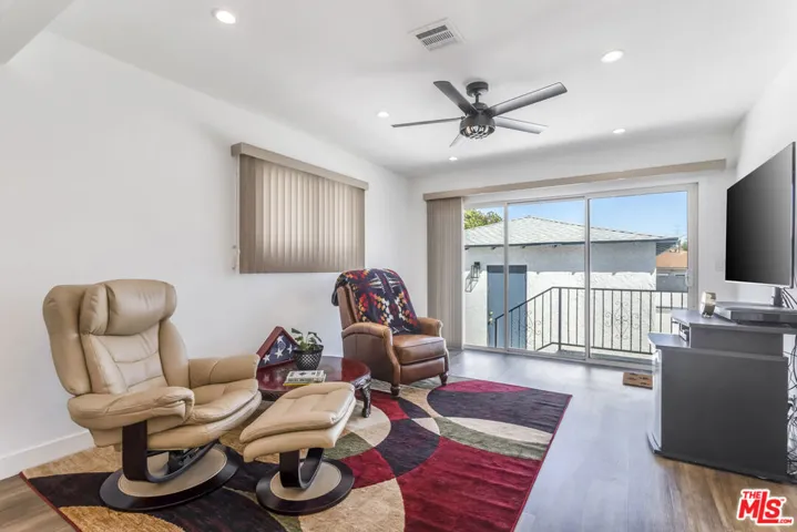 9806 S Van Ness Avenue, Los Angeles, California 90047