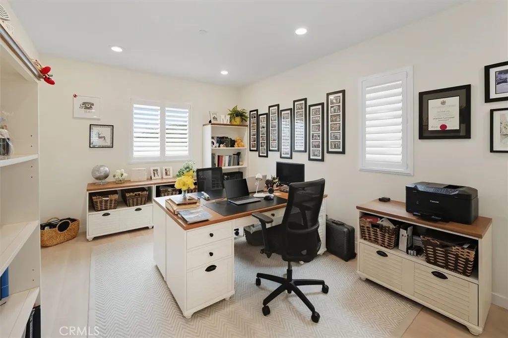 20912 20912 Silvergate Way, Newhall, California 91321 home-pic-23