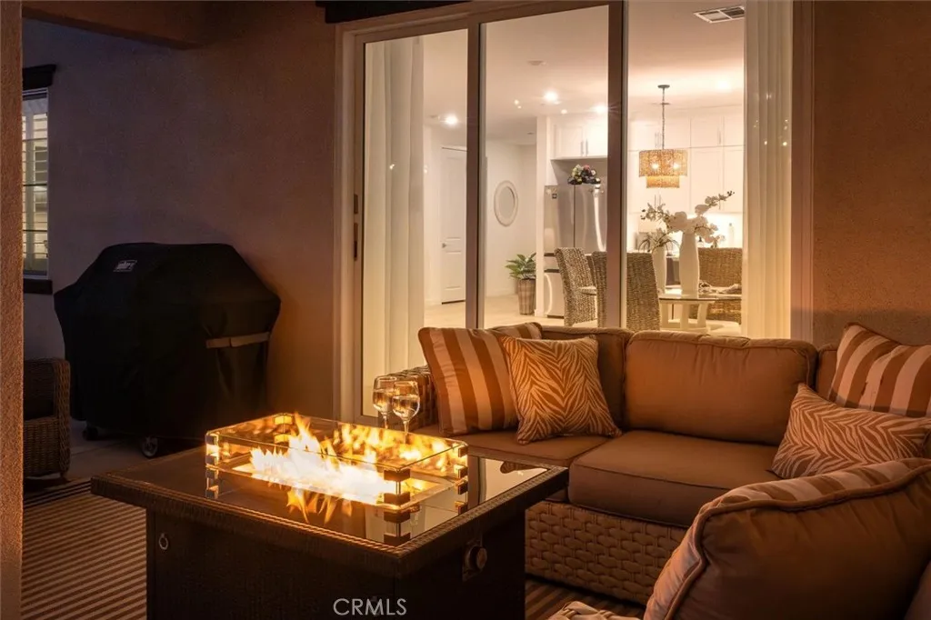 20912 20912 Silvergate Way, Newhall, California 91321 home-pic-42