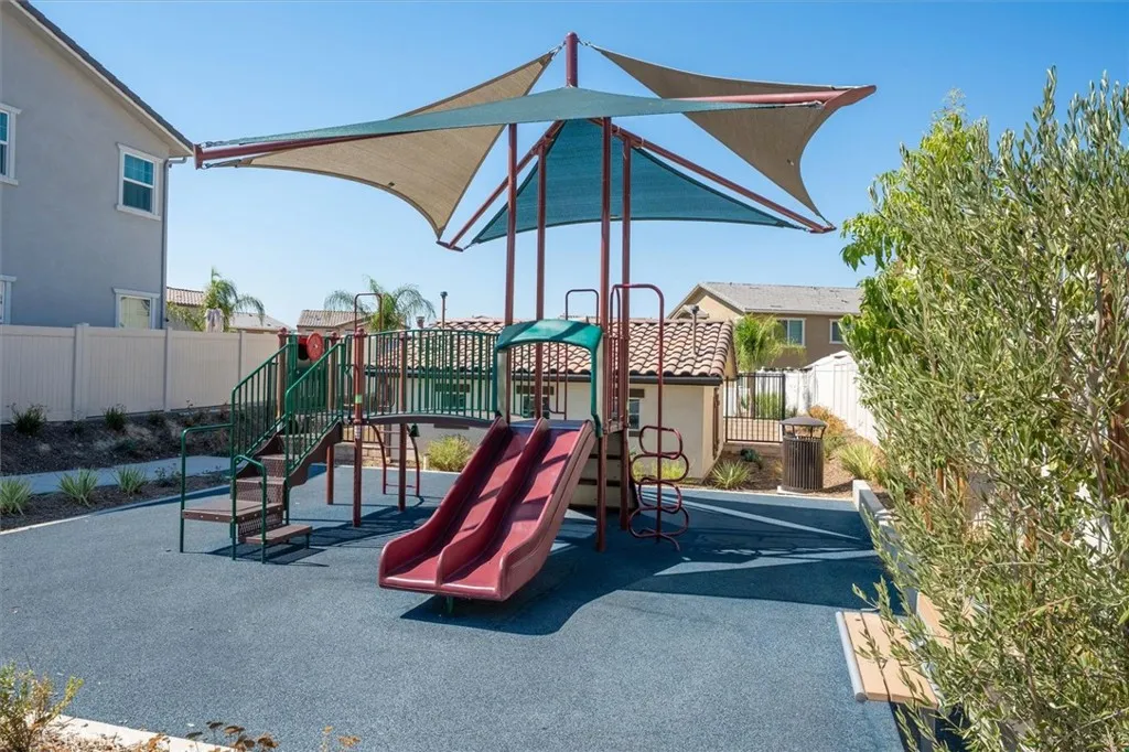 20912 20912 Silvergate Way, Newhall, California 91321 home-pic-48