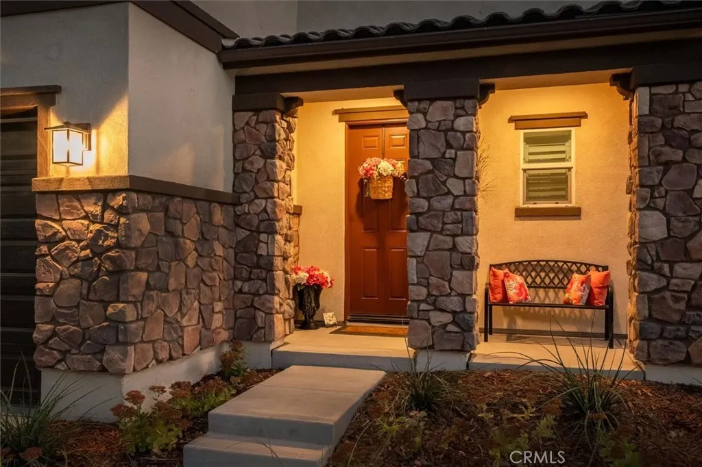 20912 20912 Silvergate Way, Newhall, California 91321 home-pic-1