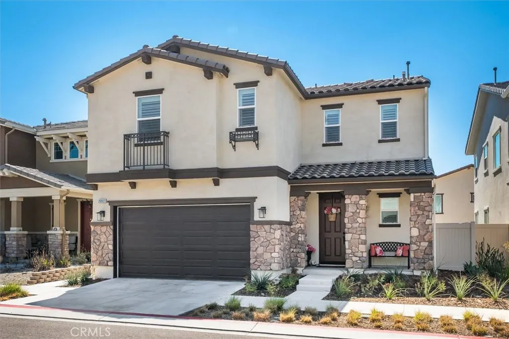 20912 20912 Silvergate Way, Newhall, California 91321 home-pic-2