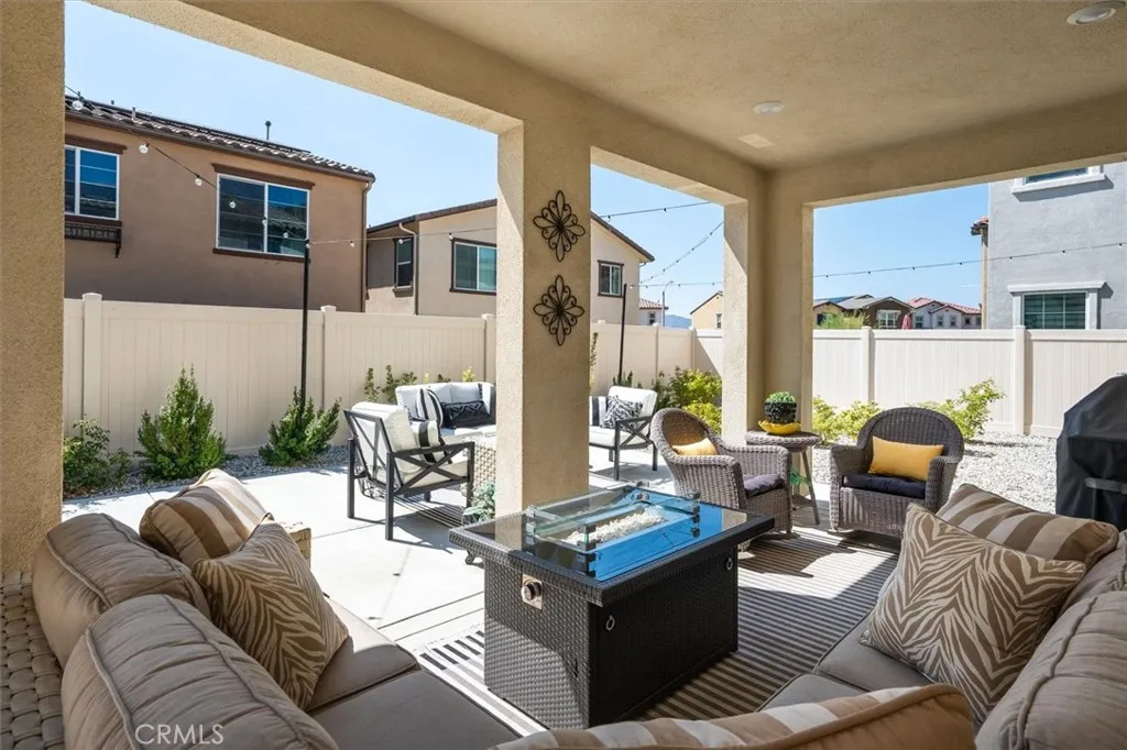 20912 20912 Silvergate Way, Newhall, California 91321 home-pic-33