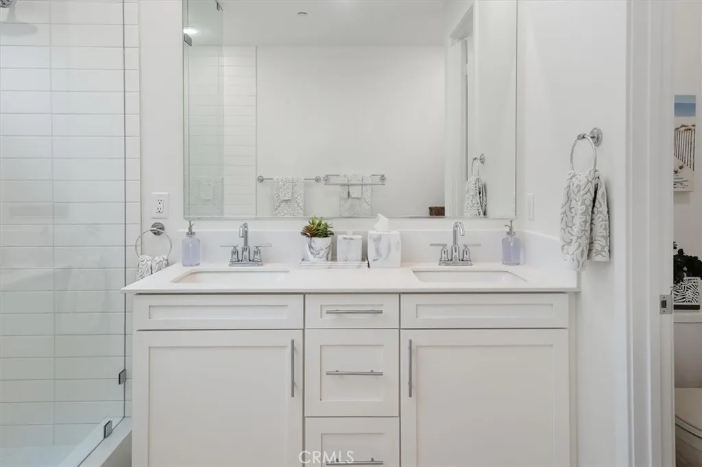 20912 20912 Silvergate Way, Newhall, California 91321 home-pic-21
