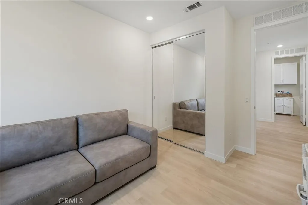 20912 20912 Silvergate Way, Newhall, California 91321 home-pic-29