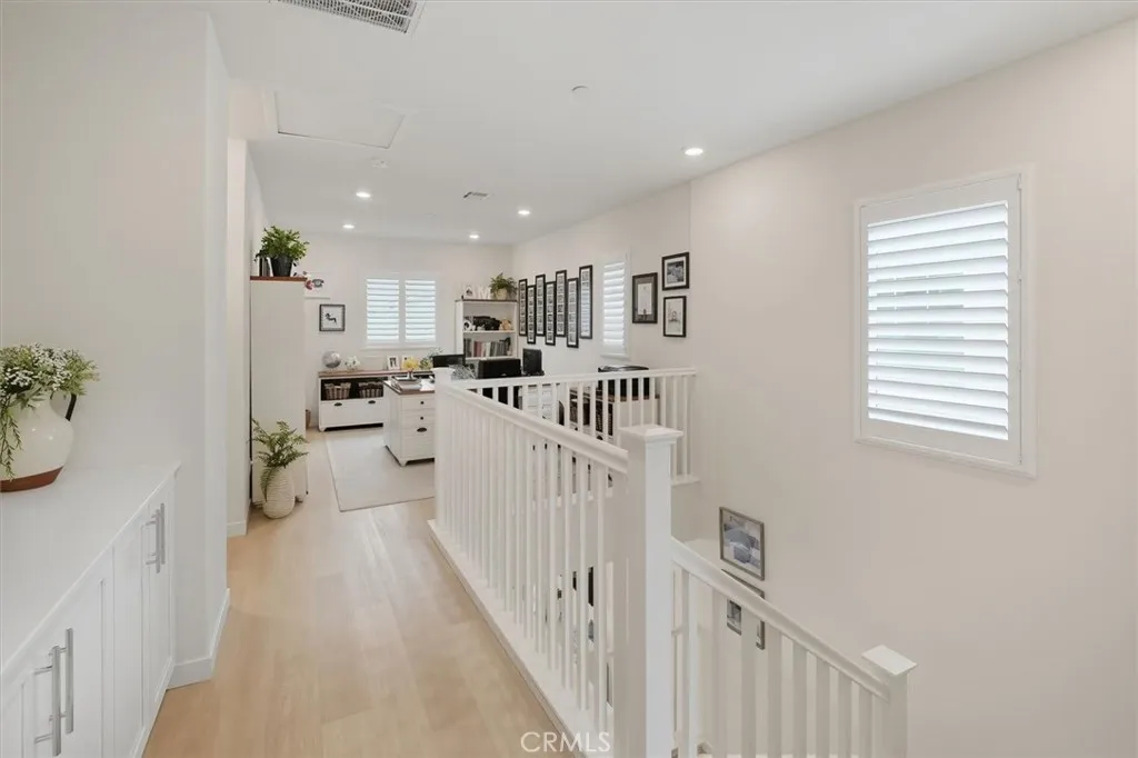 20912 20912 Silvergate Way, Newhall, California 91321 home-pic-22