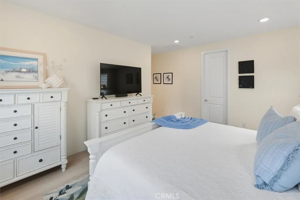 20912 20912 Silvergate Way, Newhall, California 91321 home-pic-18