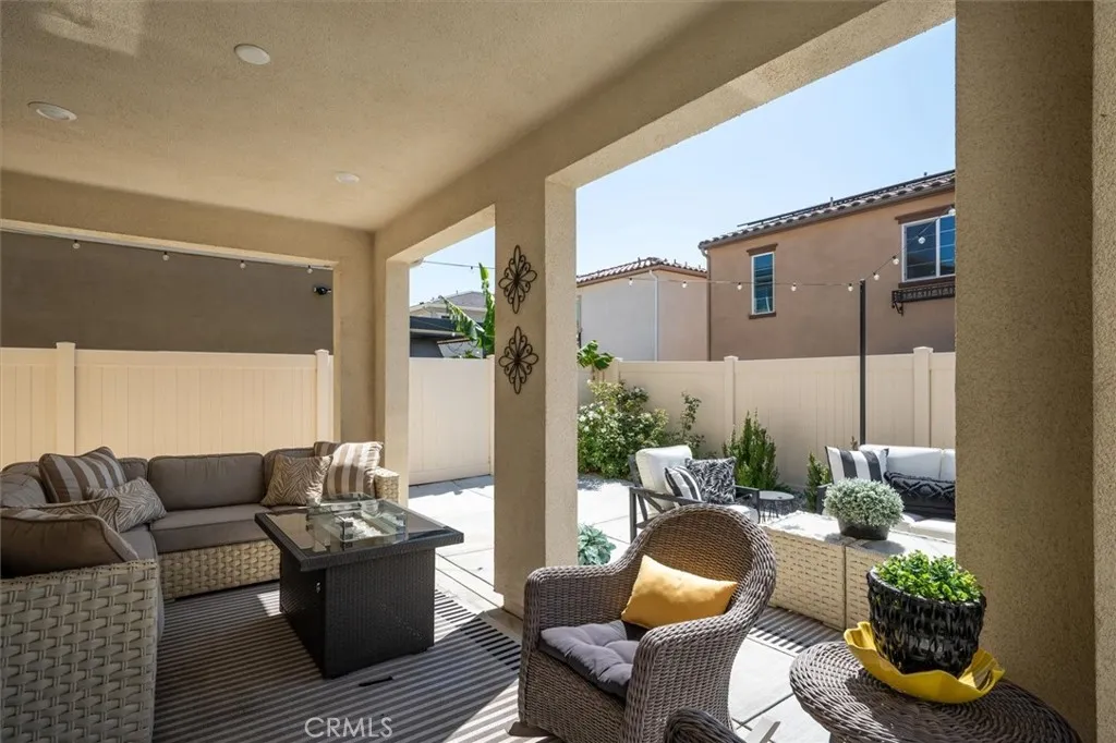 20912 20912 Silvergate Way, Newhall, California 91321 home-pic-36