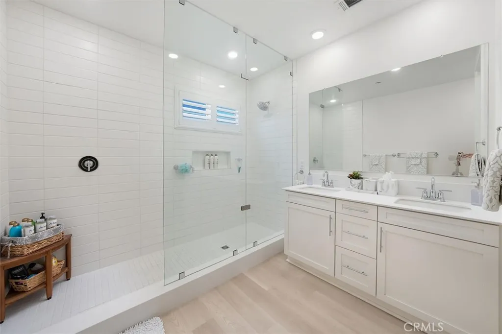 20912 20912 Silvergate Way, Newhall, California 91321 home-pic-20