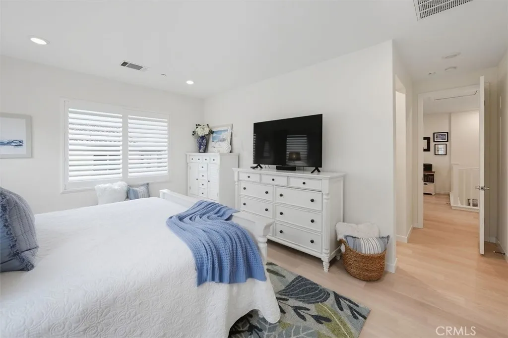 20912 20912 Silvergate Way, Newhall, California 91321 home-pic-19
