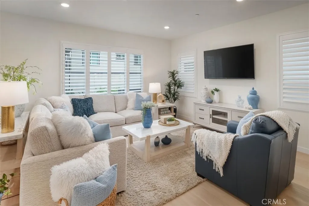 20912 20912 Silvergate Way, Newhall, California 91321 home-pic-4