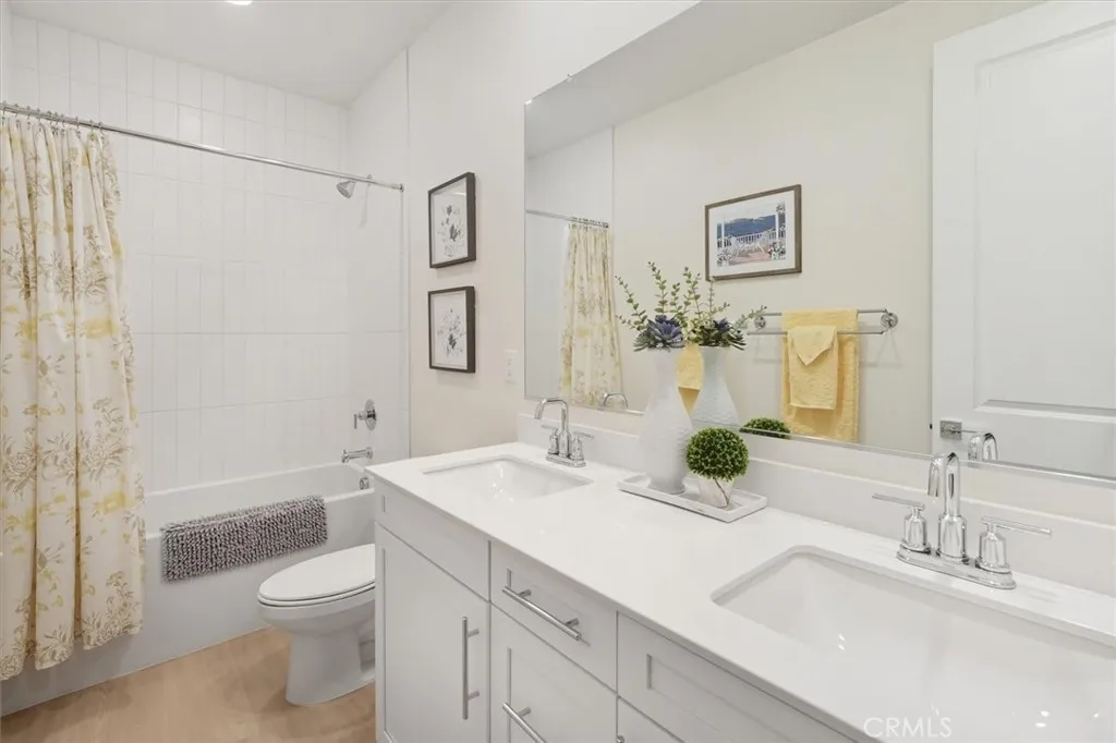 20912 20912 Silvergate Way, Newhall, California 91321 home-pic-30