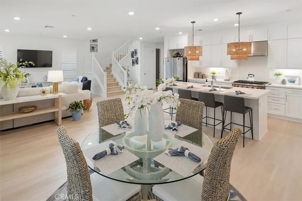 20912 20912 Silvergate Way, Newhall, California 91321 home-pic-14