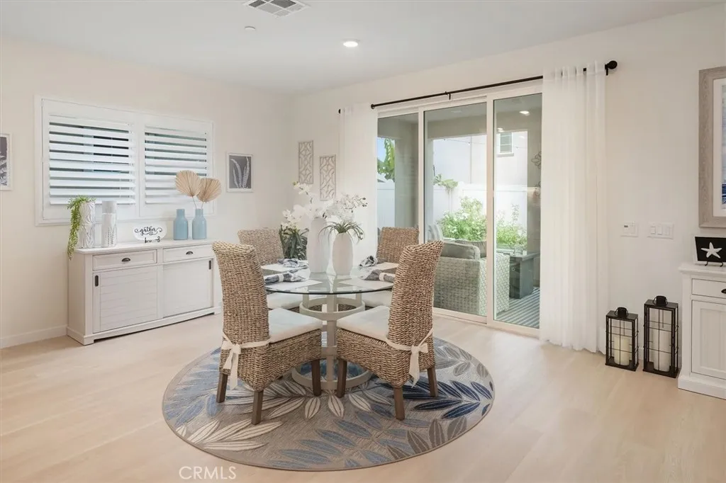 20912 20912 Silvergate Way, Newhall, California 91321 home-pic-13