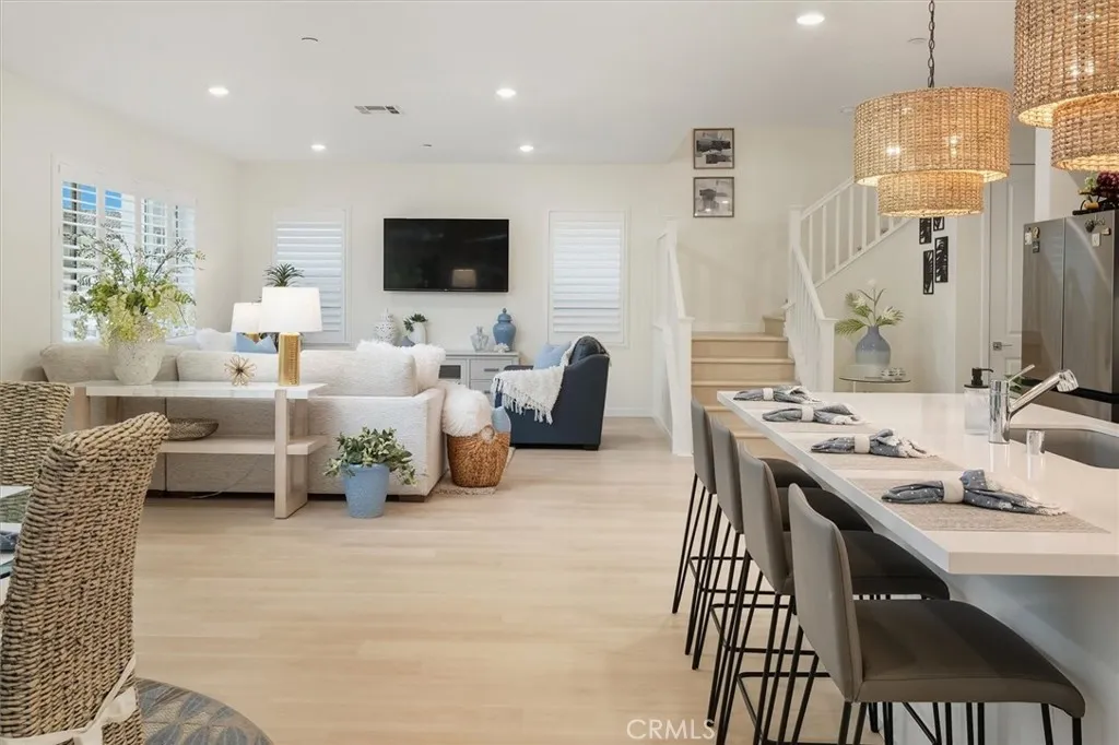 20912 20912 Silvergate Way, Newhall, California 91321 home-pic-12