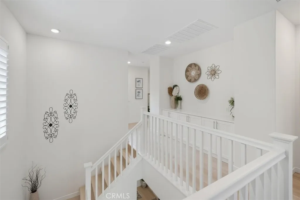 20912 20912 Silvergate Way, Newhall, California 91321 home-pic-25
