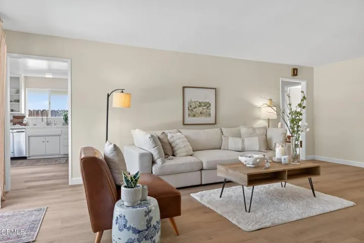 17-web-or-mls-045_UpmarketMedia-317EGar-