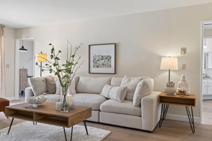 10-web-or-mls-008_UpmarketMedia-317EGar-
