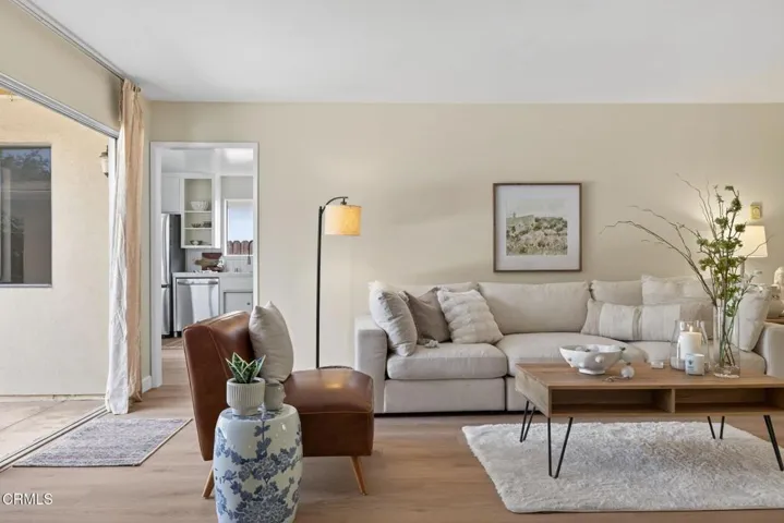 16-web-or-mls-044_UpmarketMedia-317EGar-