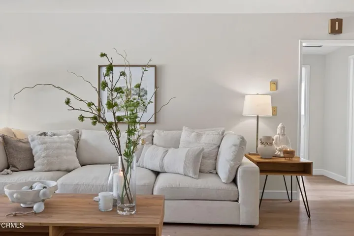 11-web-or-mls-007_UpmarketMedia-317EGar-