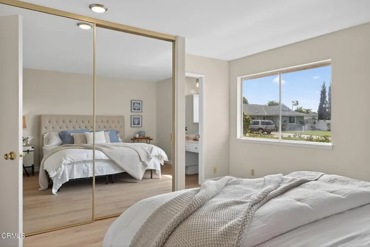 33-web-or-mls-016_UpmarketMedia-317EGar-