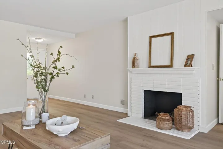 20-web-or-mls-UpmarketMedia-317EGar-035A