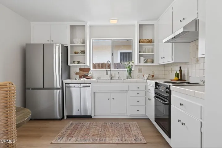23-web-or-mls-035_UpmarketMedia-317EGar-
