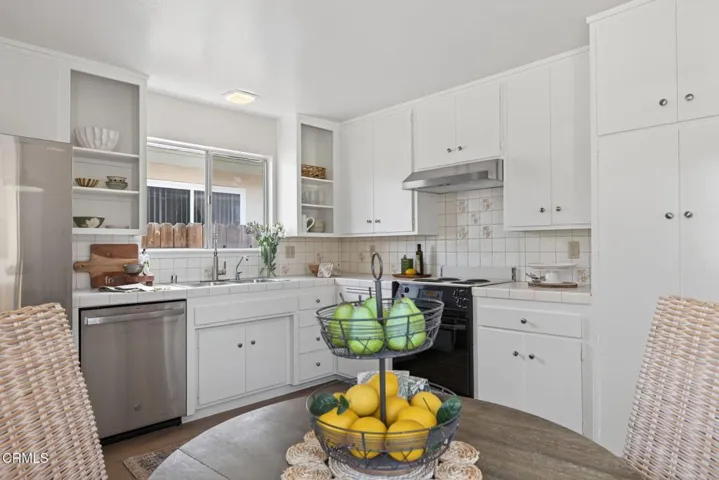 24-web-or-mls-037_UpmarketMedia-317EGar-