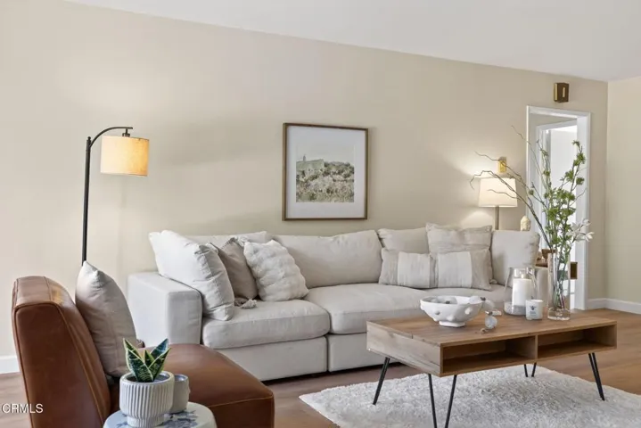 18-web-or-mls-005_UpmarketMedia-317EGar-