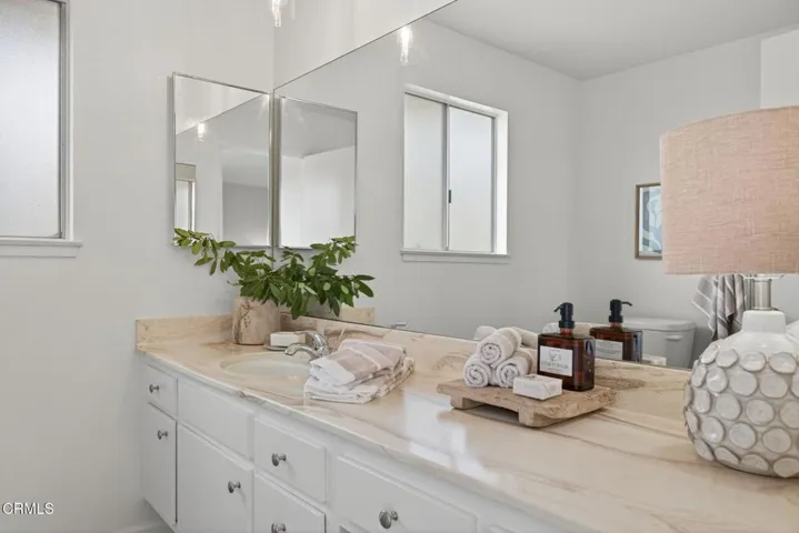 34-web-or-mls-017_UpmarketMedia-317EGar-