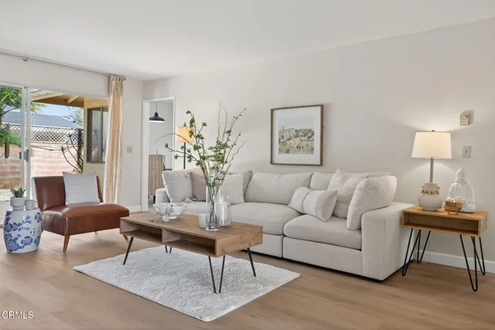 9-web-or-mls-002_UpmarketMedia-317EGar-0