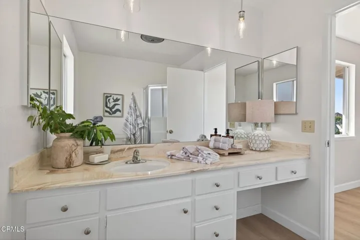 36-web-or-mls-019_UpmarketMedia-317EGar-