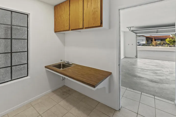 laundry sink area