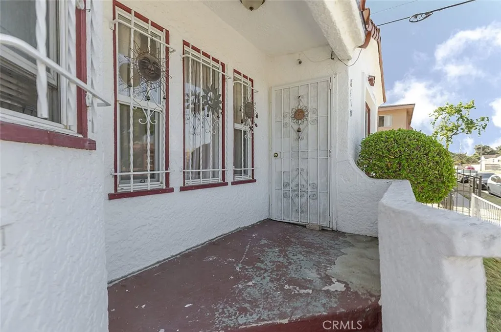 8110 S Halldale Avenue, Los Angeles, California 90047 home-pic-19