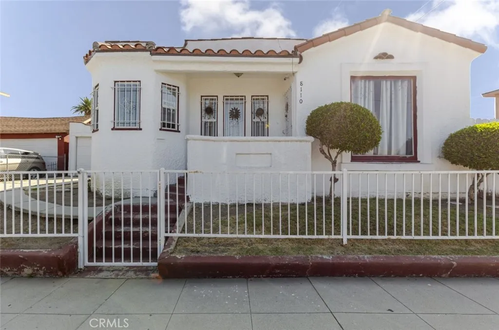 8110 S Halldale Avenue, Los Angeles, California 90047 home-pic-23