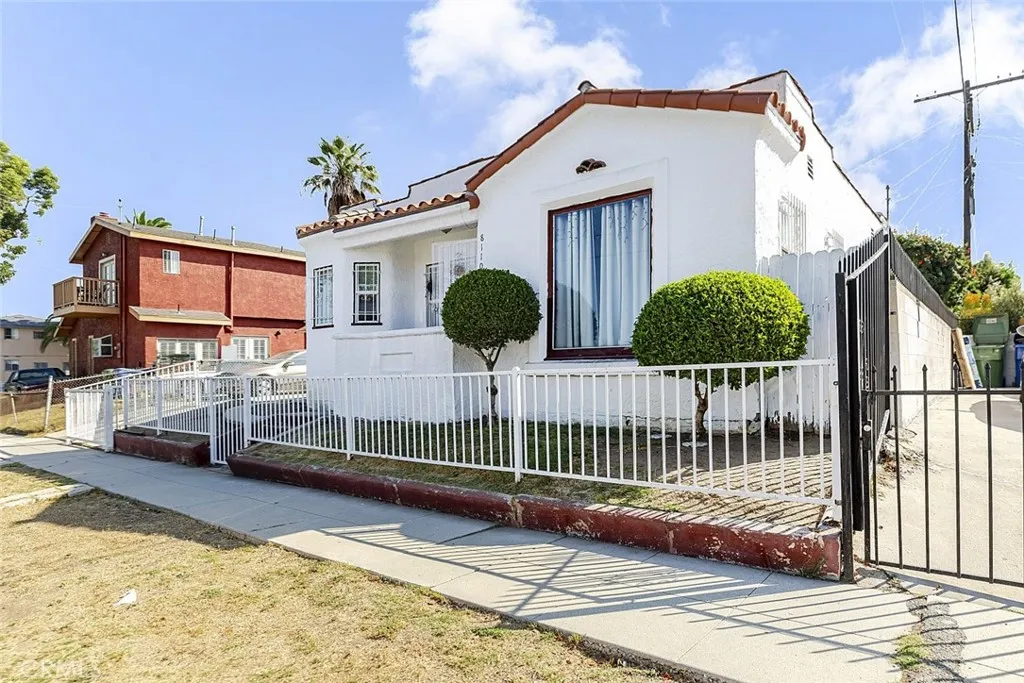 8110 S Halldale Avenue, Los Angeles, California 90047 home-pic-3