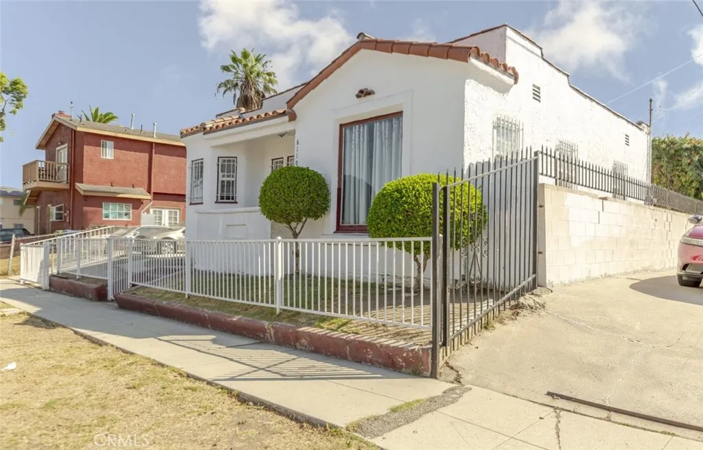 8110 S Halldale Avenue, Los Angeles, California 90047 home-pic-24