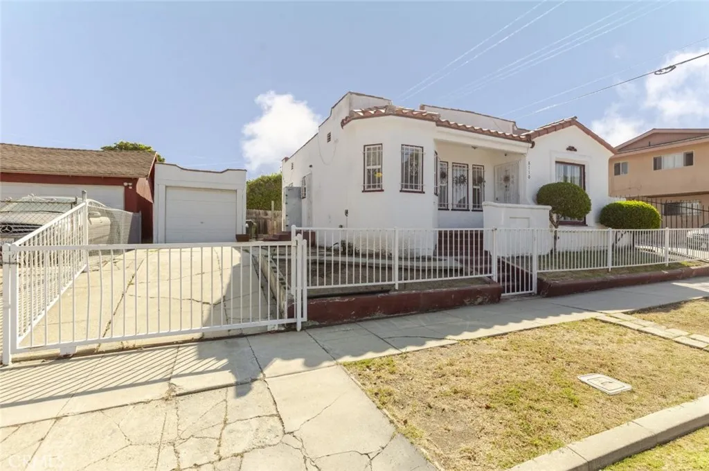 8110 S Halldale Avenue, Los Angeles, California 90047 home-pic-25