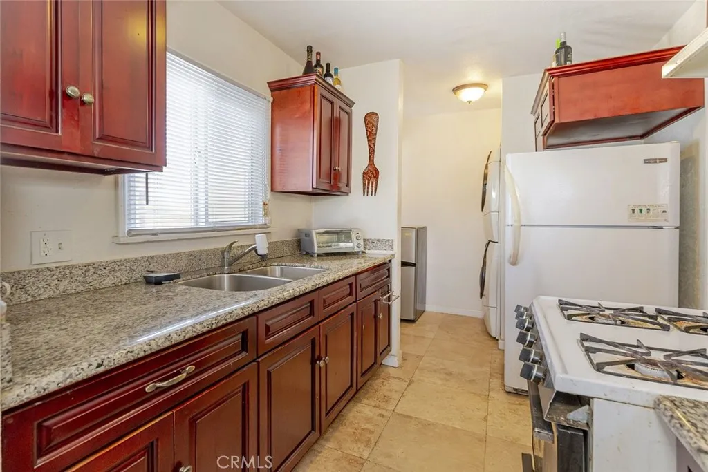 8110 S Halldale Avenue, Los Angeles, California 90047 home-pic-15