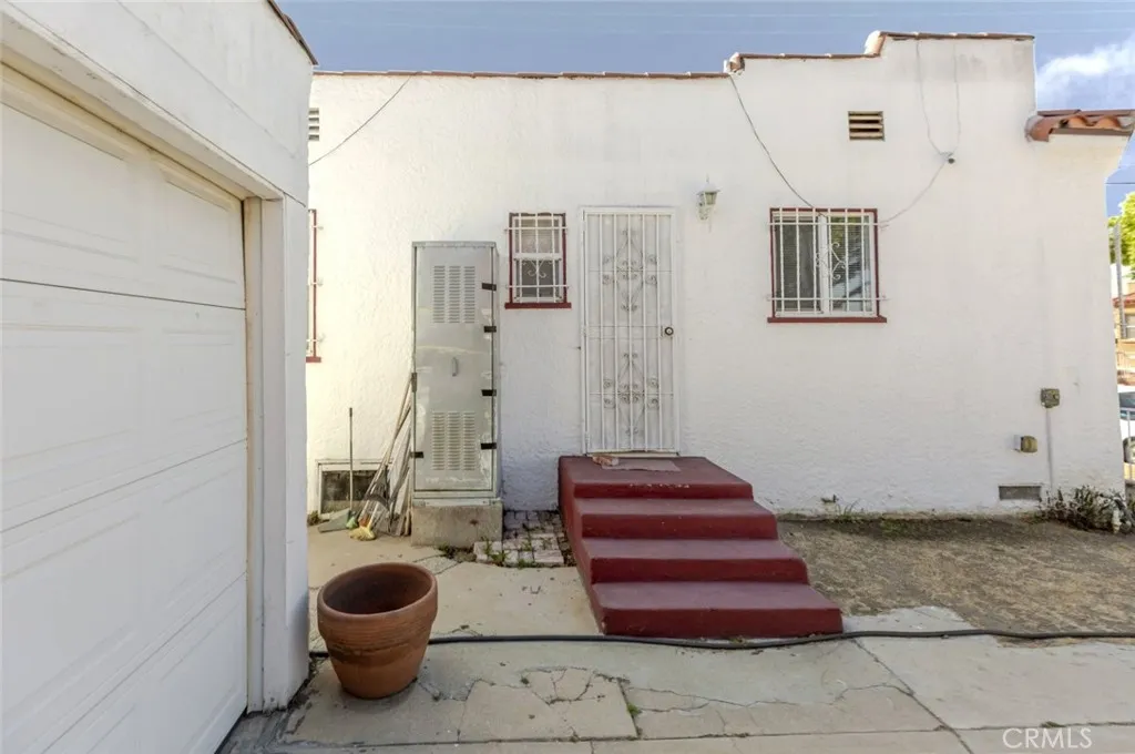8110 S Halldale Avenue, Los Angeles, California 90047 home-pic-21