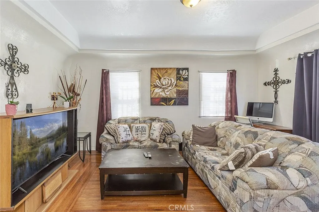 8110 S Halldale Avenue, Los Angeles, California 90047 home-pic-4