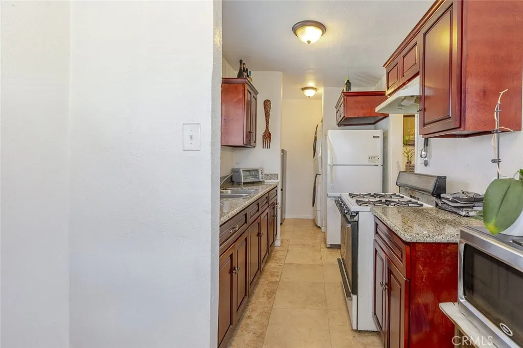 8110 S Halldale Avenue, Los Angeles, California 90047 home-pic-14