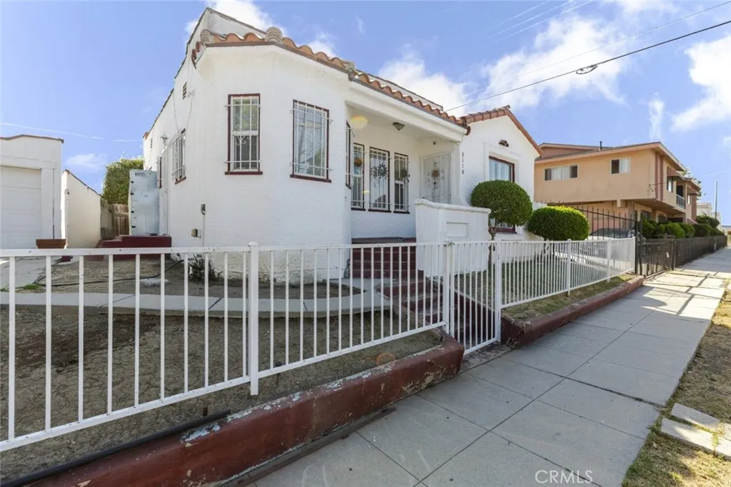 8110 S Halldale Avenue, Los Angeles, California 90047 home-pic-1
