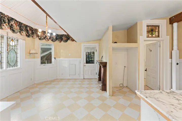 1228 S Center Street, Redlands, California 92373