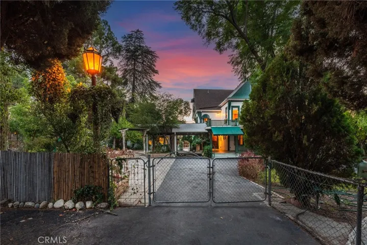 1228 S Center Street, Redlands, California 92373