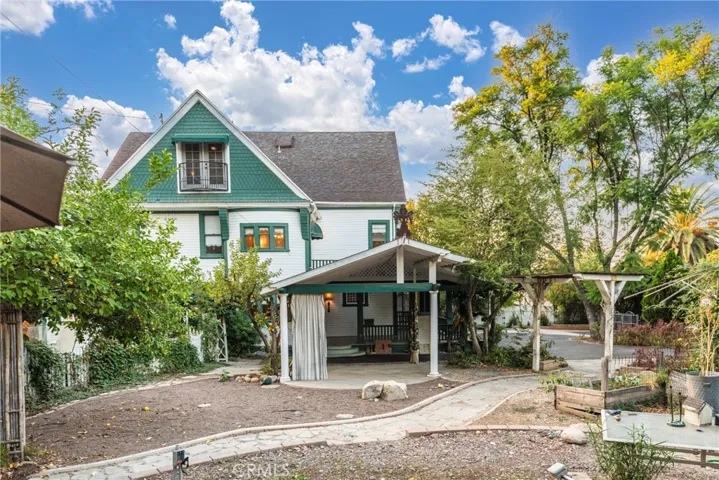1228 S Center Street, Redlands, California 92373